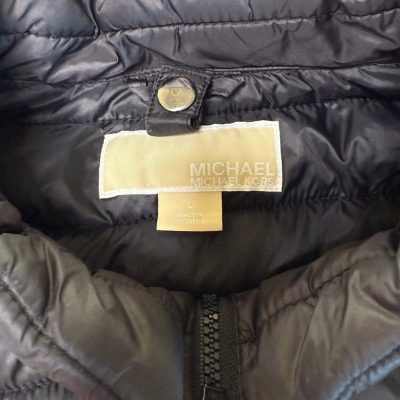 Michael Kors Black Quilted Puffer Vest Zip Front Size L Lightweight - Picture 3 of 3